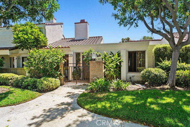 4 Navarre, Irvine CA: https://media.crmls.org/medias/e3f40b8d-51b6-4adc-be30-7dd5ba4a0c94.jpg