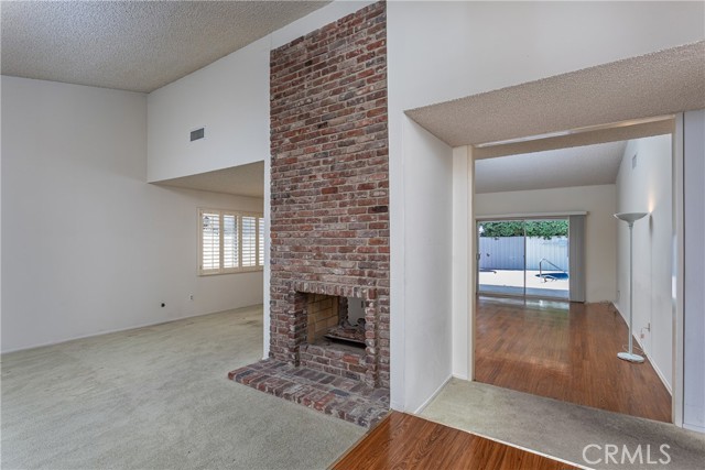 Detail Gallery Image 3 of 39 For 6849 Whitaker Ave, Lake Balboa,  CA 91406 - 3 Beds | 2 Baths