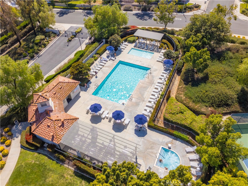 https://media.crmls.org/medias/e3f51614-4747-4e81-8c90-0d0391bc734c.jpg?preset=X-Large