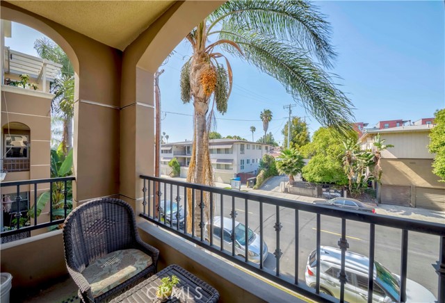 4568 W 1st Street, Los Angeles CA: https://media.crmls.org/medias/e3f6ca8e-d752-42f6-9f8f-ad1b7c0c2c74.jpg