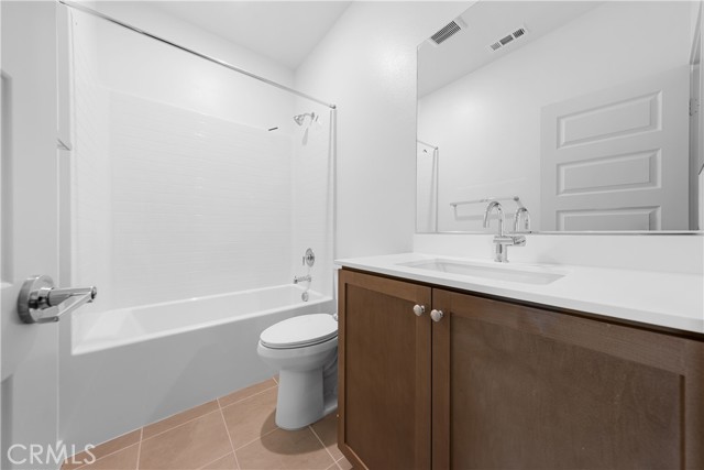 Detail Gallery Image 18 of 26 For 557 via Vallarta, Camarillo,  CA 93012 - 3 Beds | 2/2 Baths