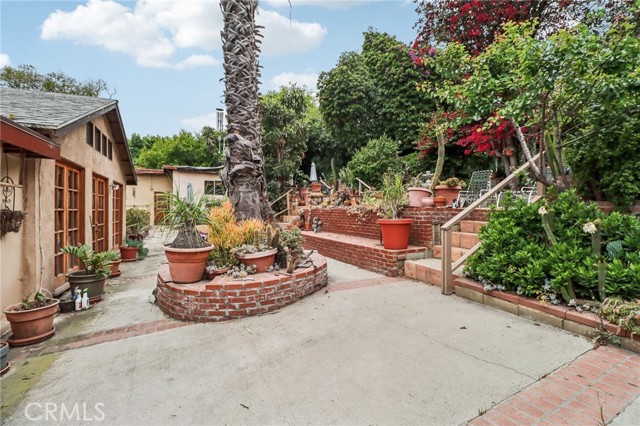 5603 Heatherdale Drive, Los Angeles CA: https://media.crmls.org/medias/e3f7931f-3172-4cb8-ae4c-9e77db9b4afb.jpg