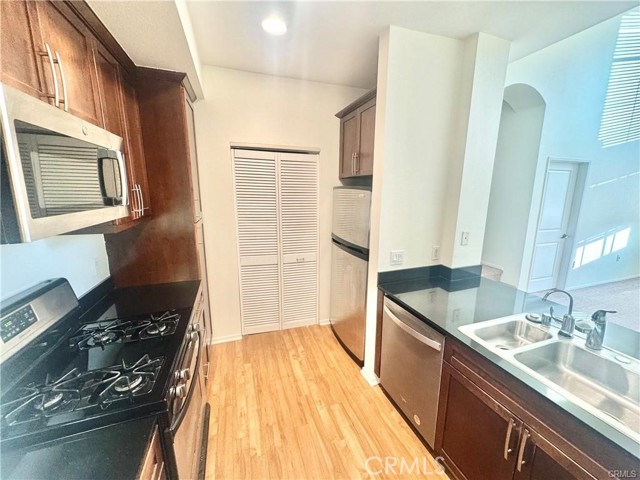 Detail Gallery Image 3 of 28 For 1470 Scholarship, Irvine,  CA 92612 - 2 Beds | 2 Baths