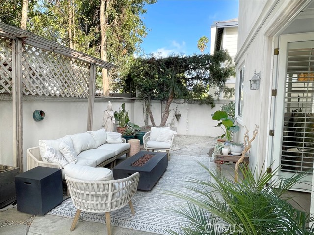 Detail Gallery Image 4 of 47 For 2111 Nelson Ave #B,  Redondo Beach,  CA 90278 - 4 Beds | 3 Baths