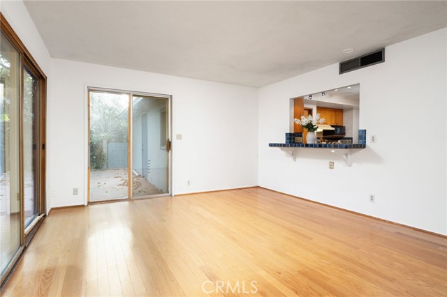 644 W 10th Street, Claremont CA: https://media.crmls.org/medias/e3f9c779-2b9c-4043-bd71-b03189a320e4.jpg