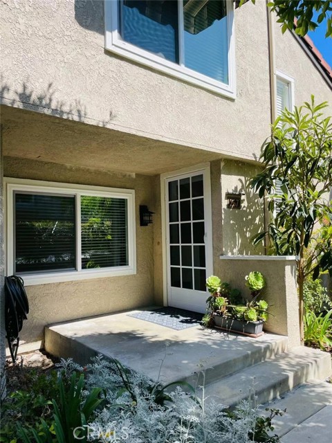 267 Stanford Court, Irvine CA: https://media.crmls.org/medias/e3fa508d-1701-41d8-8262-5036a4ae2f37.jpg