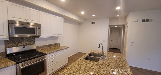 Detail Gallery Image 9 of 26 For 584 Orlando Ct, Upland,  CA 91786 - 2 Beds | 2 Baths