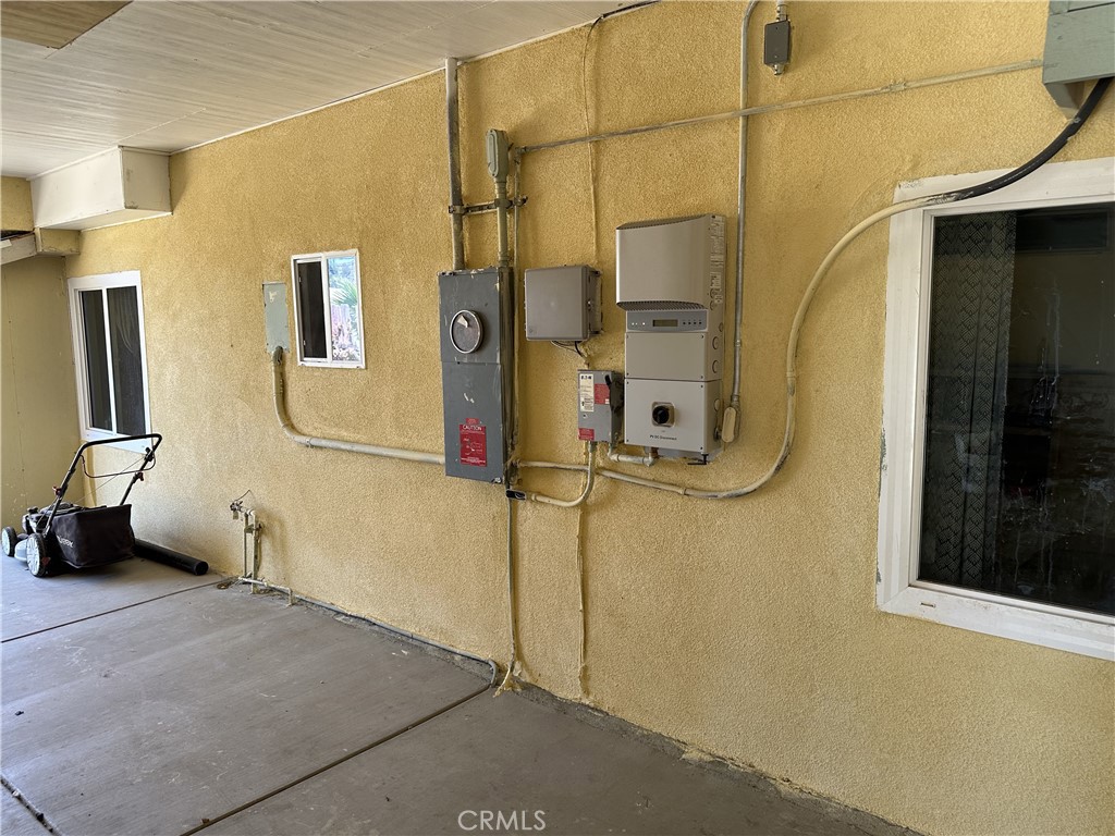 https://media.crmls.org/medias/e3fb0b5e-4e43-4353-a547-1e145ed0d72d.jpg?preset=X-Large