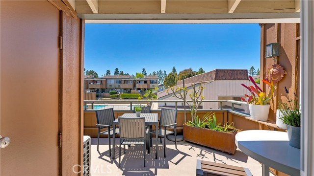 Detail Gallery Image 10 of 31 For 1001 W Stevens Ave #406,  Santa Ana,  CA 92707 - 3 Beds | 2 Baths