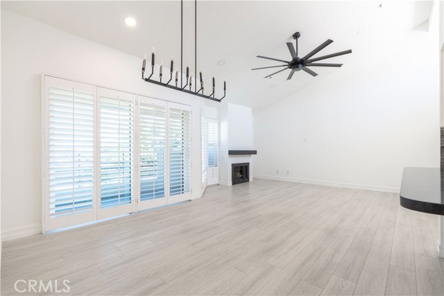 Detail Gallery Image 14 of 42 For 240 Nice #302,  Newport Beach,  CA 92663 - 2 Beds | 1/1 Baths