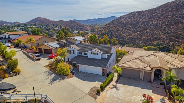 Detail Gallery Image 4 of 66 For 30718 Early Round Dr, Canyon Lake,  CA 92587 - 5 Beds | 3/1 Baths