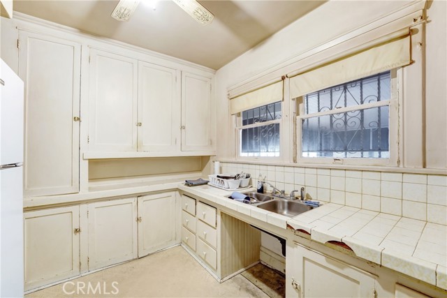 Detail Gallery Image 12 of 35 For 4239 South Raymond Avenue, Los Angeles,  CA 90037 - 2 Beds | 1 Baths