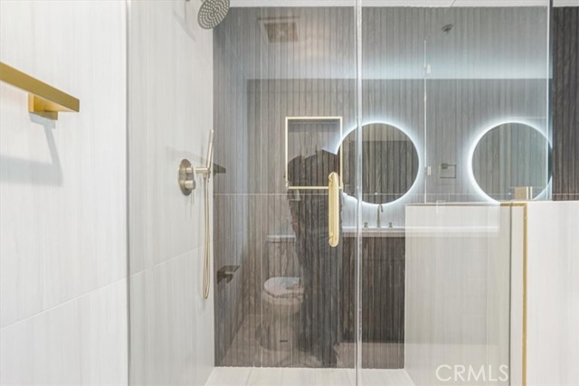 3131 Michelson Drive, Irvine CA: https://media.crmls.org/medias/e3fd63a1-8884-4017-a5ce-3e51a8018cc9.jpg