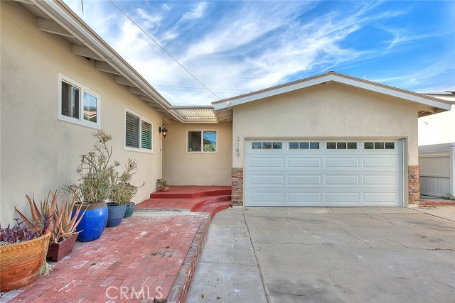 Detail Gallery Image 3 of 43 For 2149 W Cris Ave, Anaheim,  CA 92804 - 4 Beds | 2 Baths
