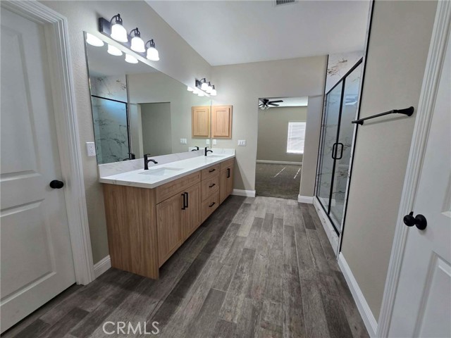 Detail Gallery Image 13 of 28 For 20401 Tonawanda Rd, Apple Valley,  CA 92307 - 4 Beds | 3 Baths