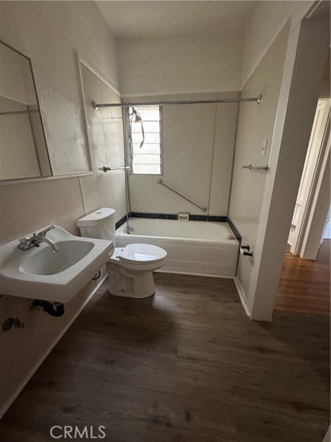 Detail Gallery Image 6 of 11 For 1209 E 1st St, Long Beach,  CA 90802 - – Beds | – Baths