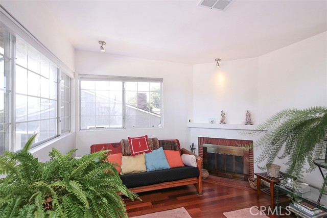 3953 Santa Carlotta, La Crescenta CA: https://media.crmls.org/medias/e3ff50c7-f6f0-4fb2-ae52-2b1d80ea7dd2.jpg