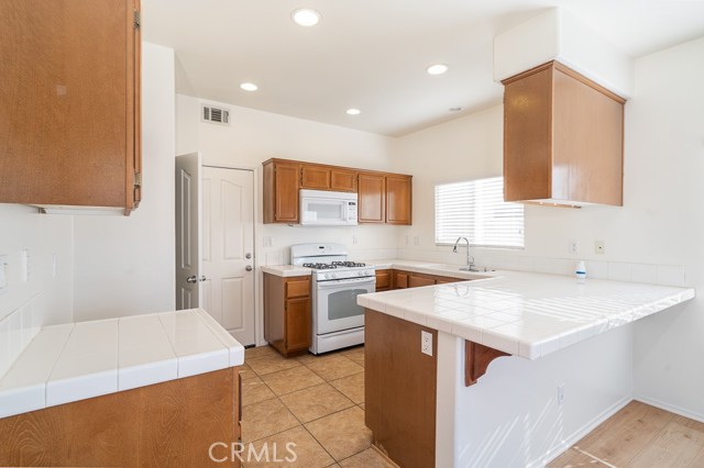 Detail Gallery Image 6 of 15 For 13454 Alcott, Victorville,  CA 92392 - 4 Beds | 3 Baths