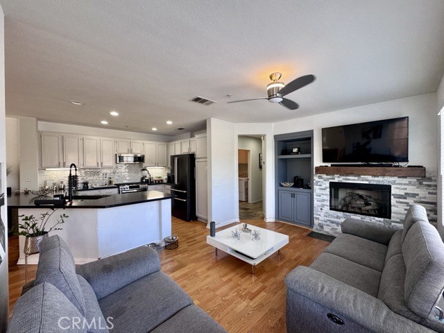 33423 Winston Way, Temecula CA: https://media.crmls.org/medias/e3fff81b-37d5-4bb6-b4f6-c82db3dd17de.jpg