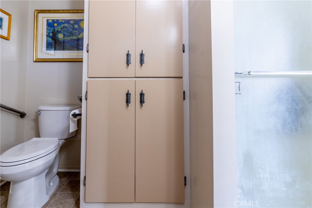 https://media.crmls.org/medias/e4003113-e7ef-41dd-a12a-3a7ab2257331.jpg?preset=X-Large