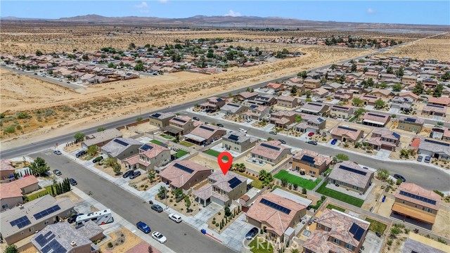 10562 Chevron Court, Adelanto CA: https://media.crmls.org/medias/e4008fc0-475f-44cf-bfbc-1e8167efa3f9.jpg