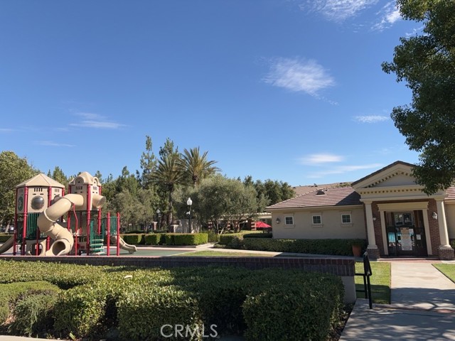 15992 Jaime Lane, Fontana CA: https://media.crmls.org/medias/e400e5ae-42b1-4c49-b13e-3be5161b3165.jpg