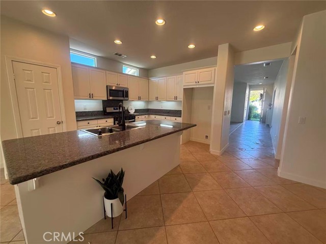 Detail Gallery Image 11 of 36 For 36228 Bur Oaks Ave, Murrieta,  CA 92562 - 3 Beds | 2 Baths