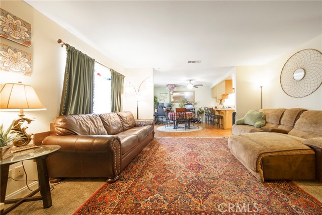 1281 Leslie Drive, Hemet CA: https://media.crmls.org/medias/e401acdb-94ac-49ab-8e41-b699a1ab273f.jpg