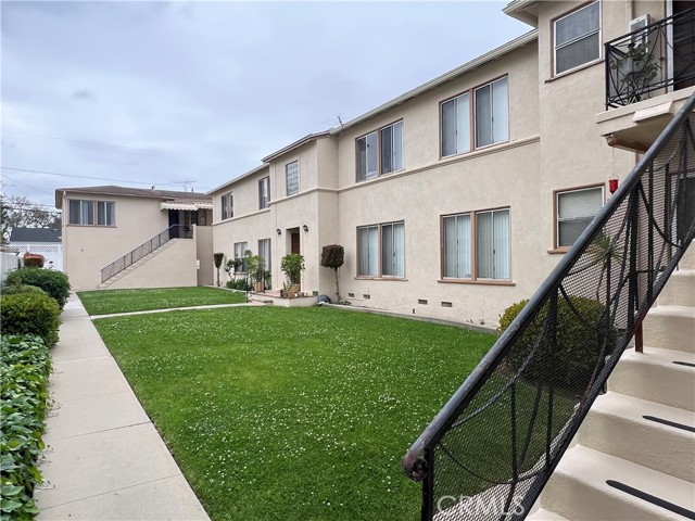 1110 E Carson Street, Long Beach CA: https://media.crmls.org/medias/e401d336-5b85-4be8-99e5-3d0fcef9f0a6.jpg