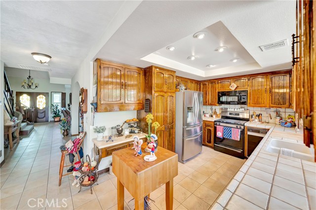 Detail Gallery Image 14 of 74 For 433 Fairway Dr, Palmdale,  CA 93551 - 5 Beds | 3/1 Baths