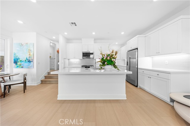 Detail Gallery Image 11 of 39 For 410 Lobata, Irvine,  CA 92618 - 4 Beds | 3/1 Baths