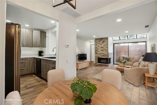 25761 Le Parc, Lake Forest CA: https://media.crmls.org/medias/e402d000-b053-4745-9f3e-6efb0dc77664.jpg
