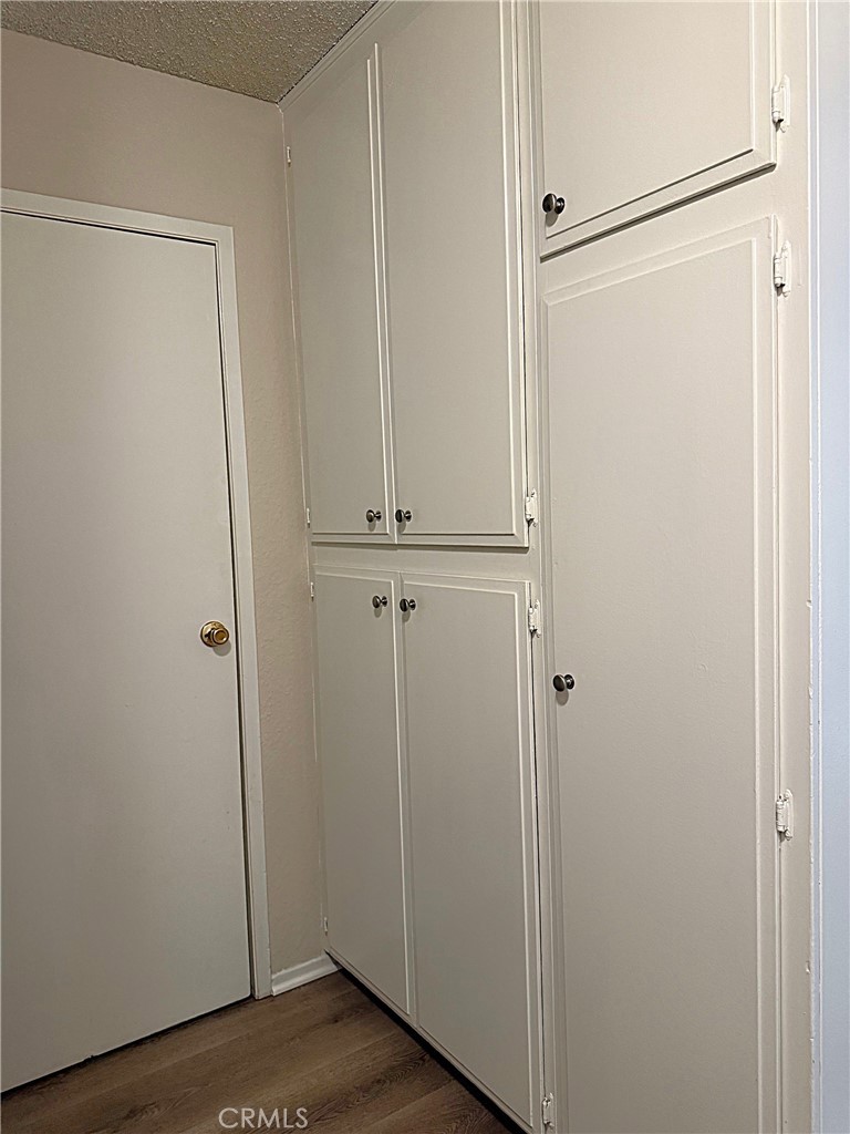 https://media.crmls.org/medias/e402d3ba-8273-487f-9bc4-a255b3522ce5.jpg?preset=X-Large