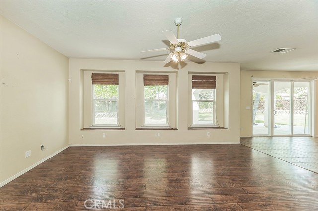 Detail Gallery Image 11 of 75 For 1377 Fenmore, Sanger,  CA 93657 - 4 Beds | 3 Baths