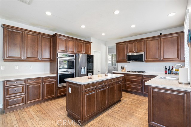 Detail Gallery Image 10 of 37 For 35594 Porcelain Ct, Winchester,  CA 92596 - 4 Beds | 3 Baths