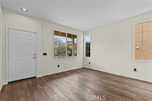 Detail Gallery Image 5 of 32 For 2535 Canterbury Ln, Simi Valley,  CA 93063 - 4 Beds | 2/1 Baths