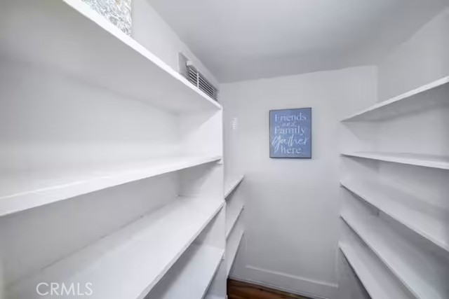 5743 Magnolia Avenue, Riverside CA: https://media.crmls.org/medias/e405a7b0-3782-4ac7-bd89-6a906a82a616.jpg