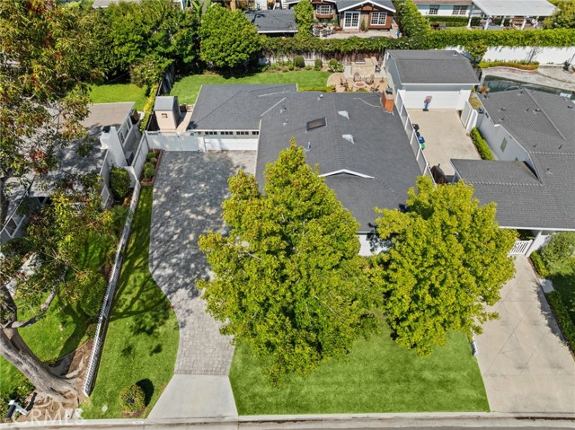 1912 Diana Ln, Newport Beach CA: https://media.crmls.org/medias/e405b54d-7547-4e8e-a362-0c60156feaaf.jpg
