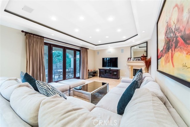 Detail Gallery Image 19 of 52 For 12530 Collins St, Valley Glen,  CA 91607 - 6 Beds | 5/1 Baths