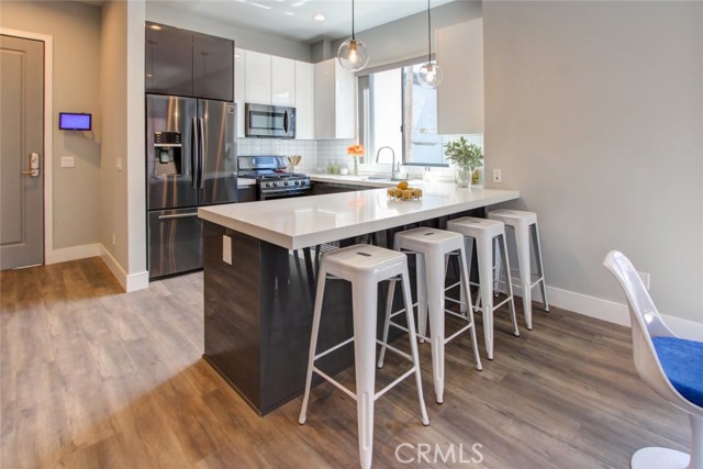 Detail Gallery Image 4 of 27 For 330 Salem #301,  Glendale,  CA 91203 - 2 Beds | 2/1 Baths