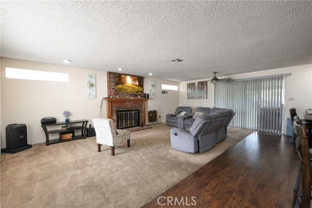 8841 California, Riverside CA: https://media.crmls.org/medias/e407628c-35b4-4988-a957-6b53c416de5b.jpg