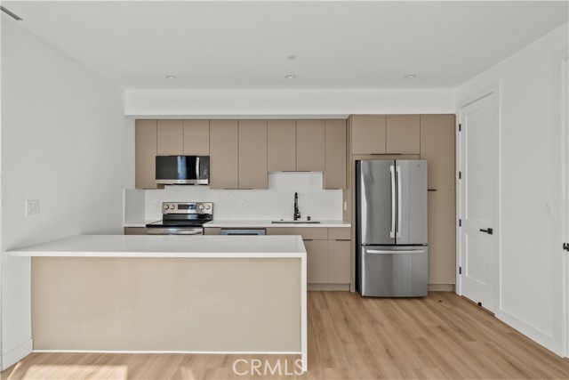 Detail Gallery Image 4 of 9 For 6605 Troost, North Hollywood,  CA 91606 - 2 Beds | 2/1 Baths