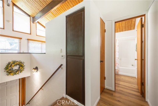 2395 Hunsaker Drive, Running Springs CA: https://media.crmls.org/medias/e40b33c5-1d17-444d-8bda-36d369d77dd1.jpg
