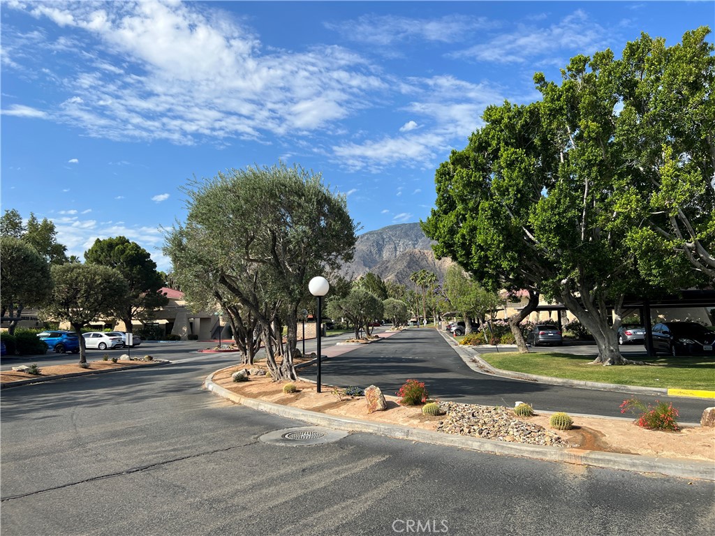 https://media.crmls.org/medias/e40b4722-ac1a-4f6e-b361-39c87f5deeb7.jpg?preset=X-Large