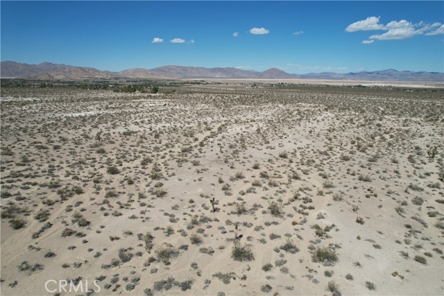 769 Meridian Road, Lucerne Valley CA: https://media.crmls.org/medias/e40bc3a9-4f03-4aa6-a304-3aebad87ad22.jpg