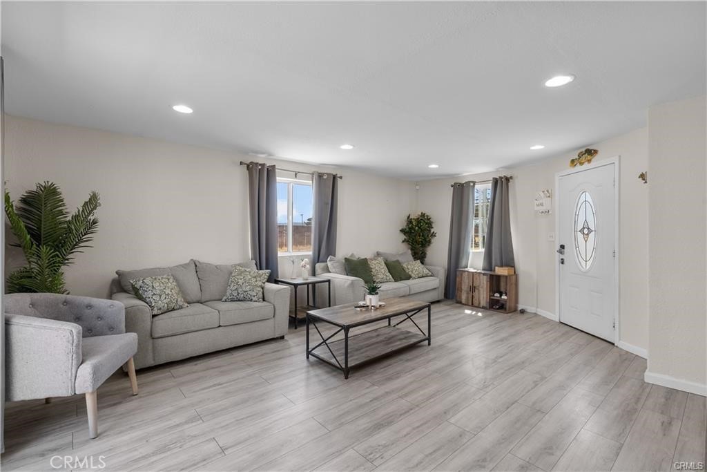 48240 90th Street W