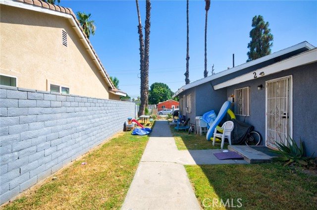 188 E 11th Street, San Bernardino CA: https://media.crmls.org/medias/e40c293e-f1e2-4d38-b335-e33d2d6a9967.jpg
