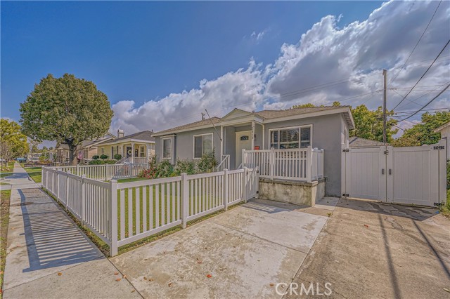 Detail Gallery Image 5 of 38 For 3818 Charlemagne Ave, Long Beach,  CA 90808 - 4 Beds | 2 Baths
