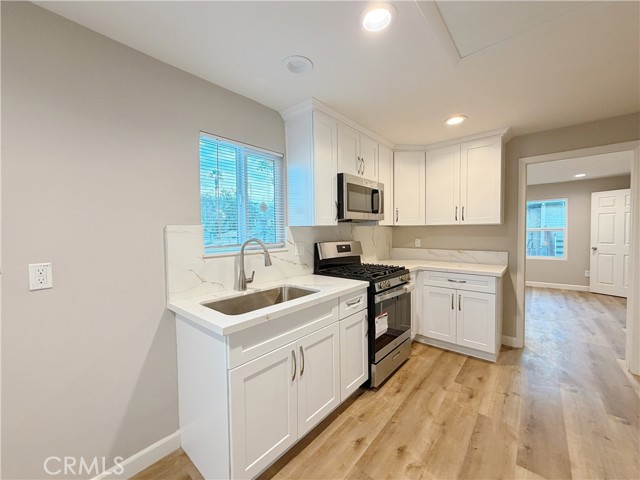 Detail Gallery Image 3 of 10 For 516 E D St #B,  Ontario,  CA 91764 - 2 Beds | 1 Baths