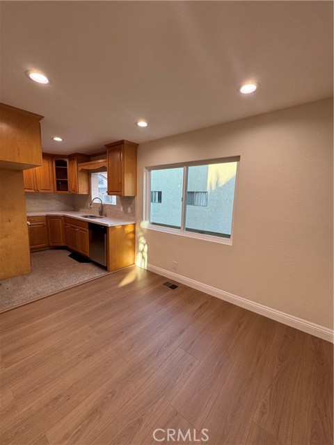 Detail Gallery Image 8 of 29 For 7439 Woodman Ave #15,  Van Nuys,  CA 91405 - 2 Beds | 2 Baths